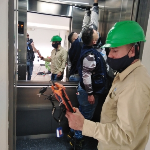 Instalación de cámara en ascensor