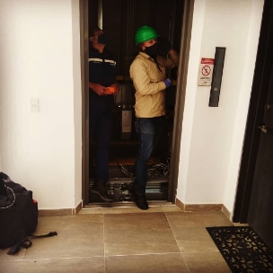 Instalación de cámara en ascensor