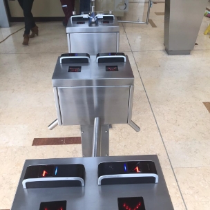 Reparación e instalación de torniquetes de control de acceso peatonal